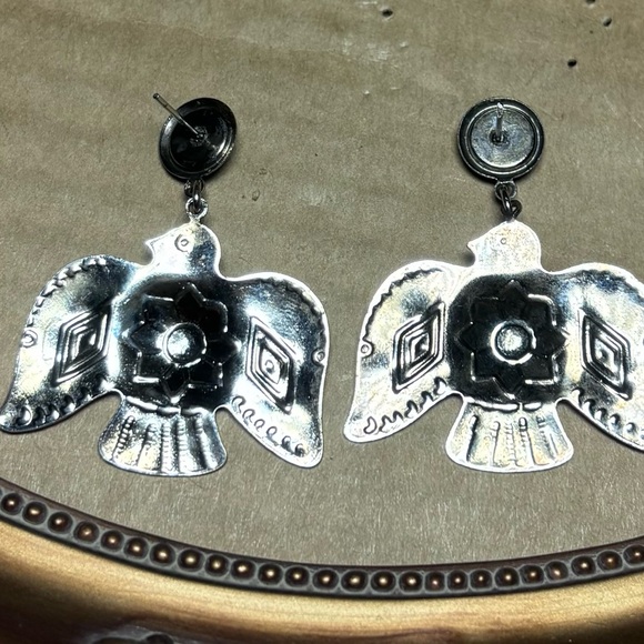 Vintage Silver Toned Thunderbird Earrings ! - Picture 4 of 4